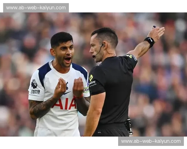 伦敦之巅的冰与火：热刺vs西汉姆联，谁能主宰这场跨越世纪的同城博弈？